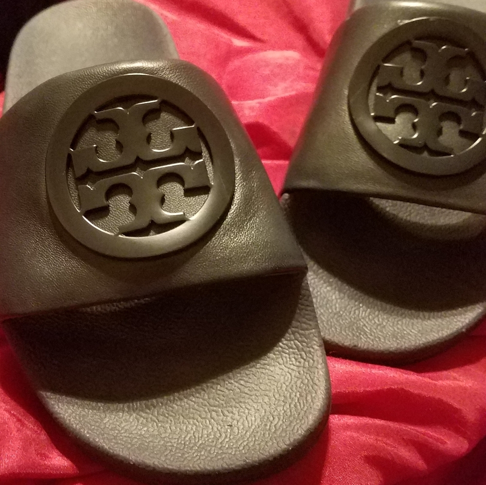 Brand new without tags Tory Burch leather slides